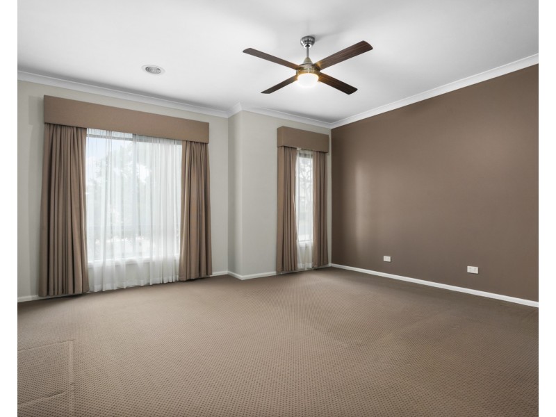 10 Cashmere Crescent, Berwick VIC 3806