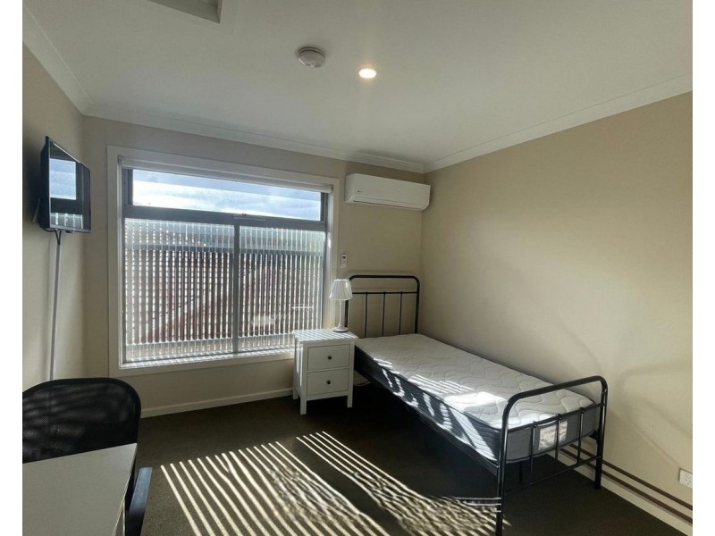 9 Gardiner Road, Clayton VIC 3168
