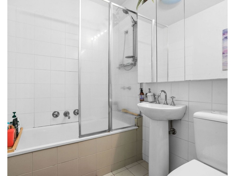 33/1 Greenfield Drive, Clayton VIC 3168