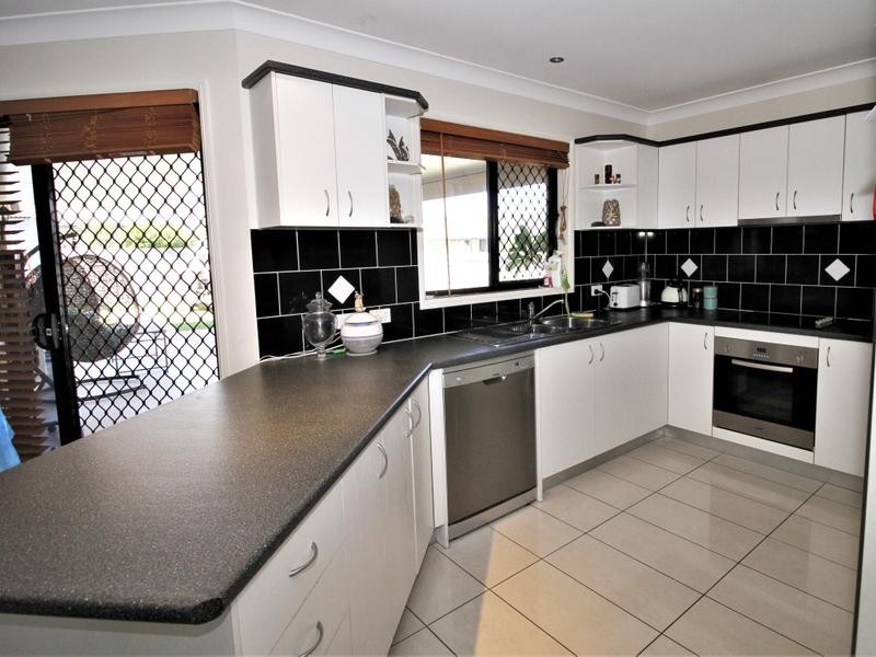 18 Rasmussen Ave, Marsden QLD 4132
