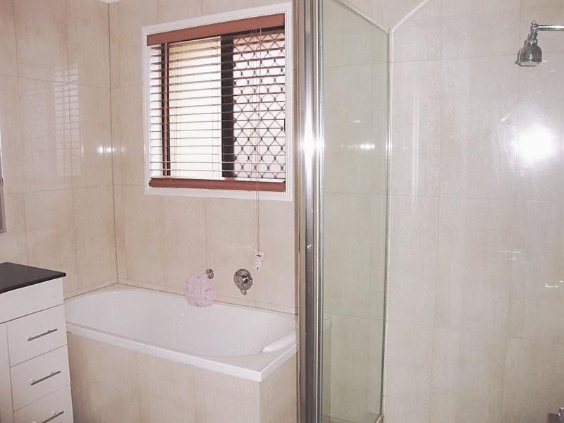 18 Rasmussen Ave, Marsden QLD 4132