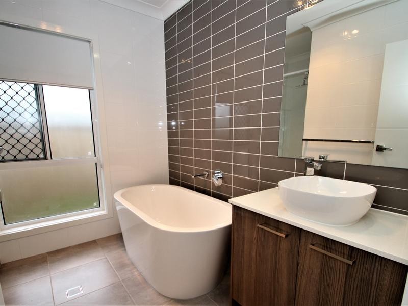 unit 1/19 Chandon Court, Hillcrest QLD 4118