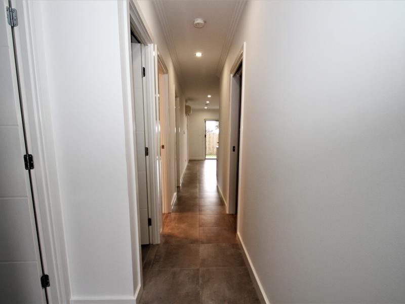 unit 1/19 Chandon Court, Hillcrest QLD 4118