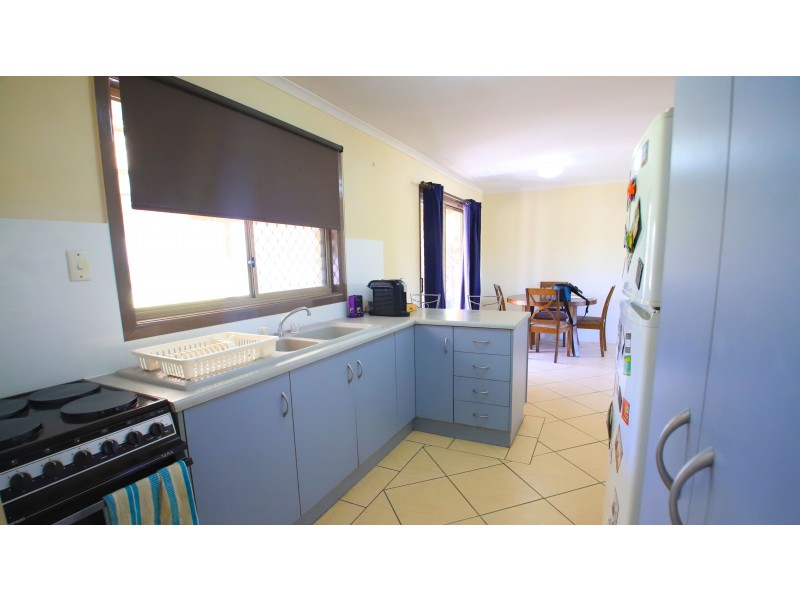 8 Lochore Court, Crestmead QLD 4132