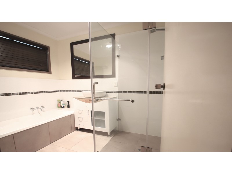 8 Lochore Court, Crestmead QLD 4132