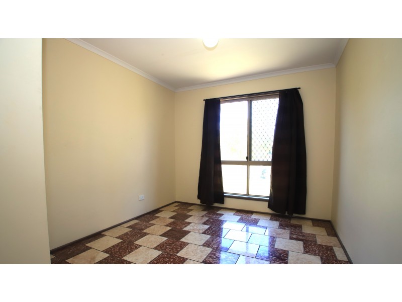 8 Lochore Court, Crestmead QLD 4132