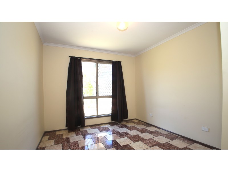 8 Lochore Court, Crestmead QLD 4132