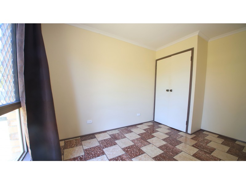 8 Lochore Court, Crestmead QLD 4132