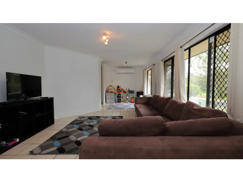 55 Ivanhoe Drive, Edens Landing QLD 4207