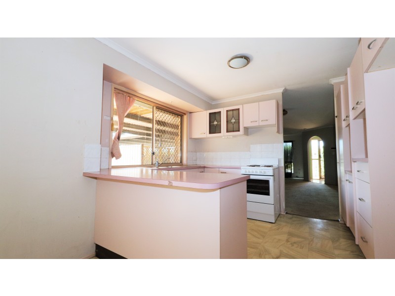 9 Loxton Court, Marsden QLD 4132