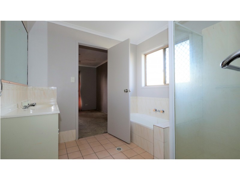 9 Loxton Court, Marsden QLD 4132