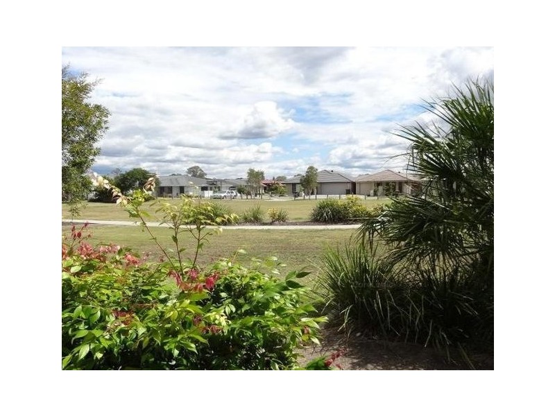 19 Daintree Park Way, Fitzgibbon QLD 4018