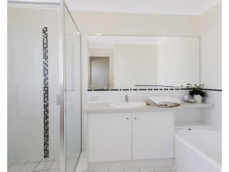 8 Parry Street, North Lakes QLD 4509