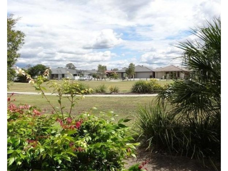 19 Daintree Park Way, Fitzgibbon QLD 4018