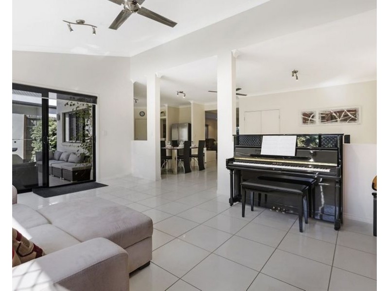 8 Parry Street, North Lakes QLD 4509