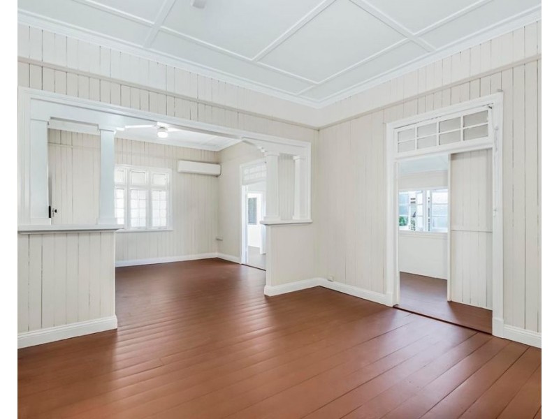 77 Wynnum Rd, Norman Park QLD 4170