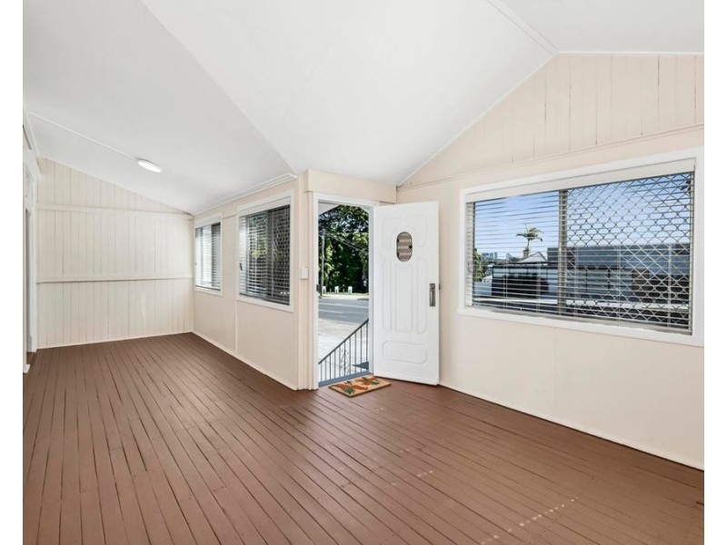 77 Wynnum Rd, Norman Park QLD 4170