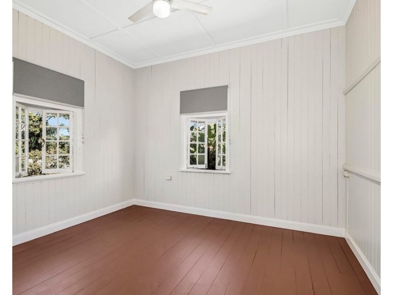 77 Wynnum Rd, Norman Park QLD 4170