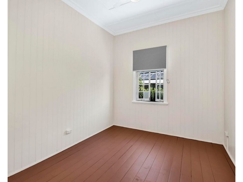 77 Wynnum Rd, Norman Park QLD 4170