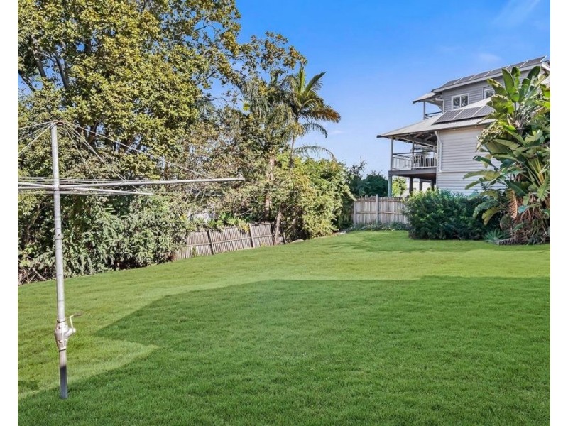 77 Wynnum Rd, Norman Park QLD 4170