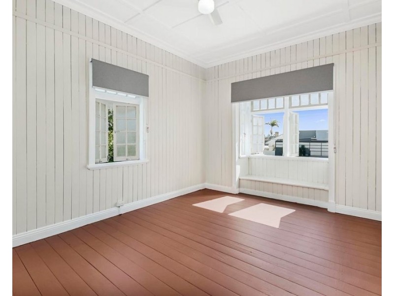 77 Wynnum Rd, Norman Park QLD 4170