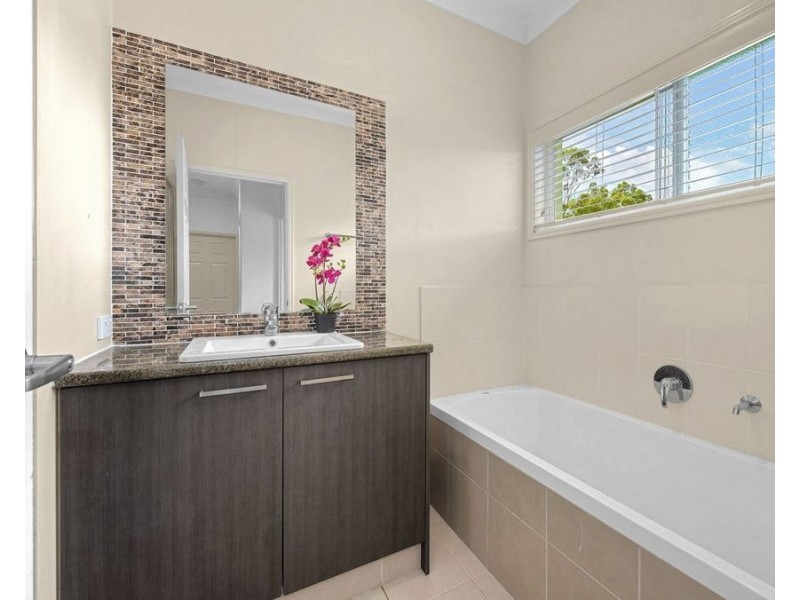 10 Melia Court, Eatons Hill QLD 4037