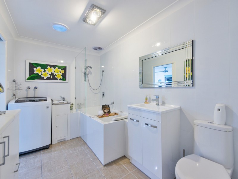 1 Carinya Court, Pimpama QLD 4209