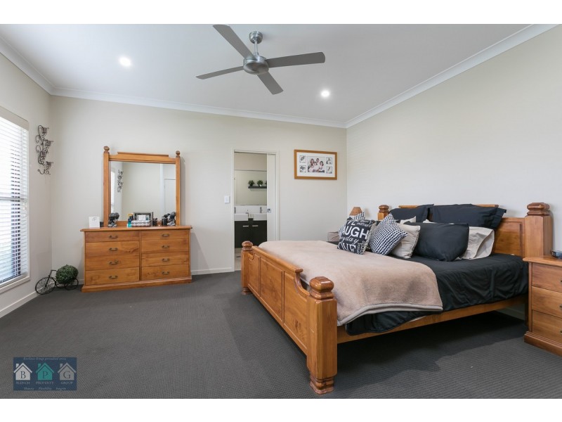 39 Ningaloo Drive, Pimpama QLD 4209