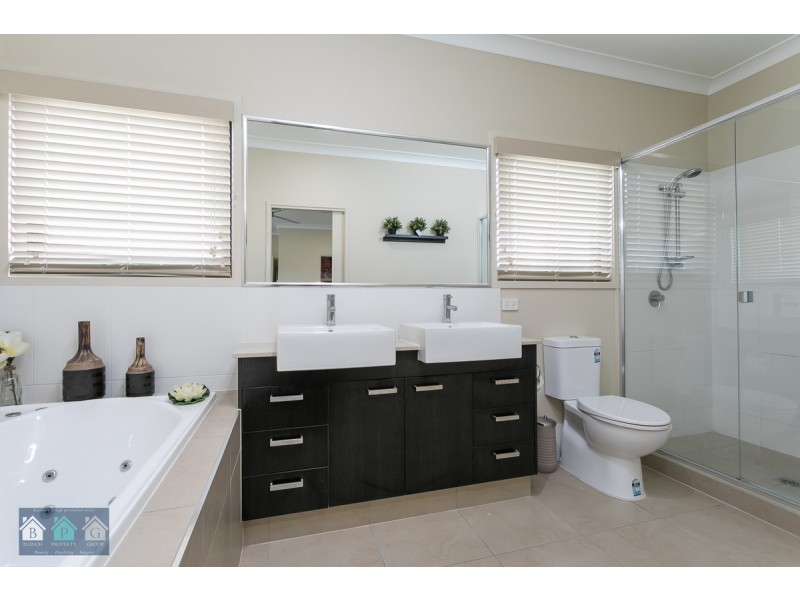 39 Ningaloo Drive, Pimpama QLD 4209