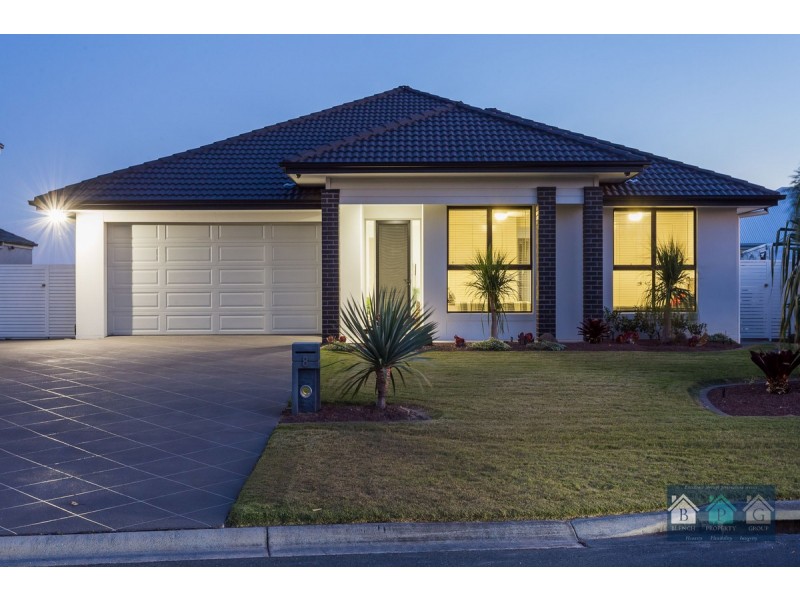 8 Sundown Place, Jacobs Well QLD 4208