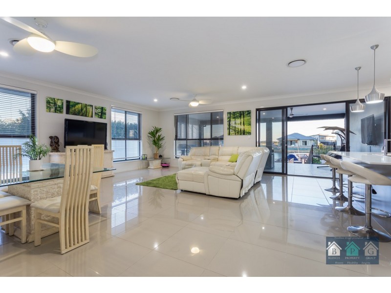 8 Sundown Place, Jacobs Well QLD 4208