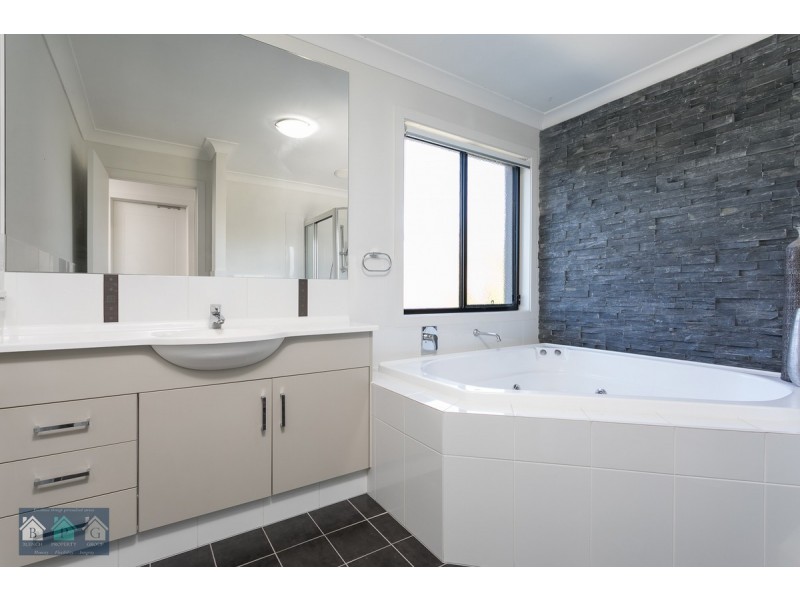 49 Sheffield Circuit, Pacific Pines QLD 4211