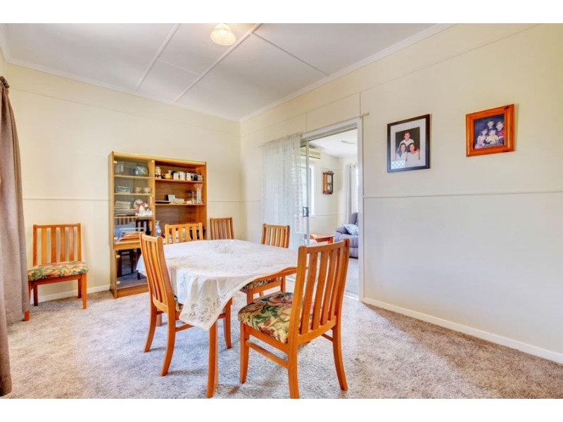 1 Watsonia Dr, Leichhardt QLD 4305