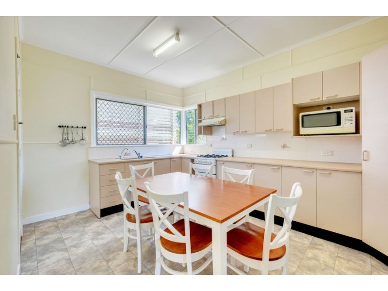 1 Watsonia Dr, Leichhardt QLD 4305