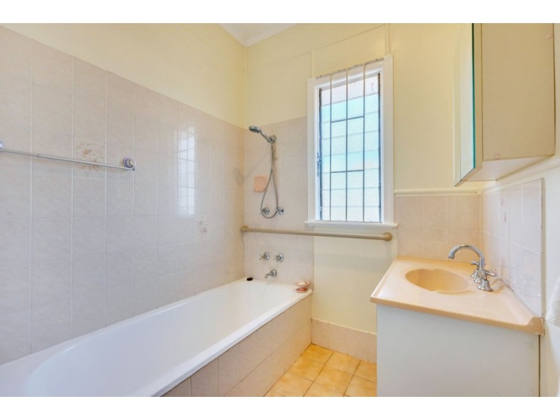 1 Watsonia Dr, Leichhardt QLD 4305