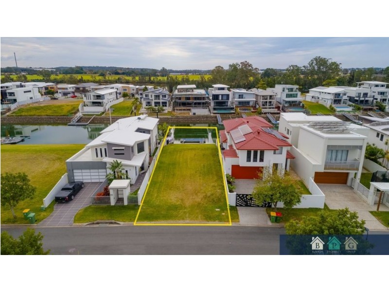 14 Harbourvue Court, Helensvale QLD 4212