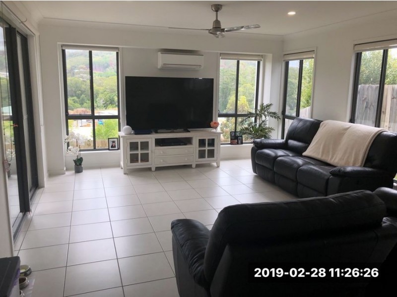 71 MacIntyre Parade, Pacific Pines QLD 4211