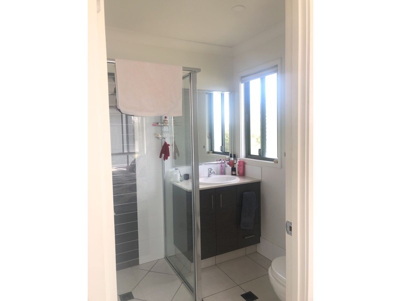 71 MacIntyre Parade, Pacific Pines QLD 4211