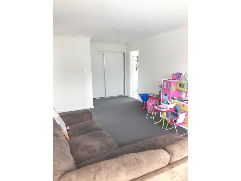71 MacIntyre Parade, Pacific Pines QLD 4211