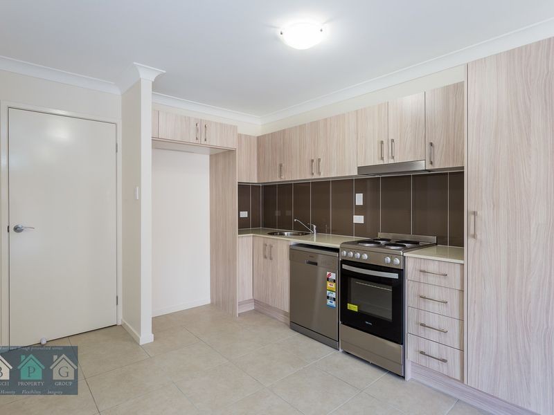 2/14 Sparenburg Street, Bellbird Park QLD 4300