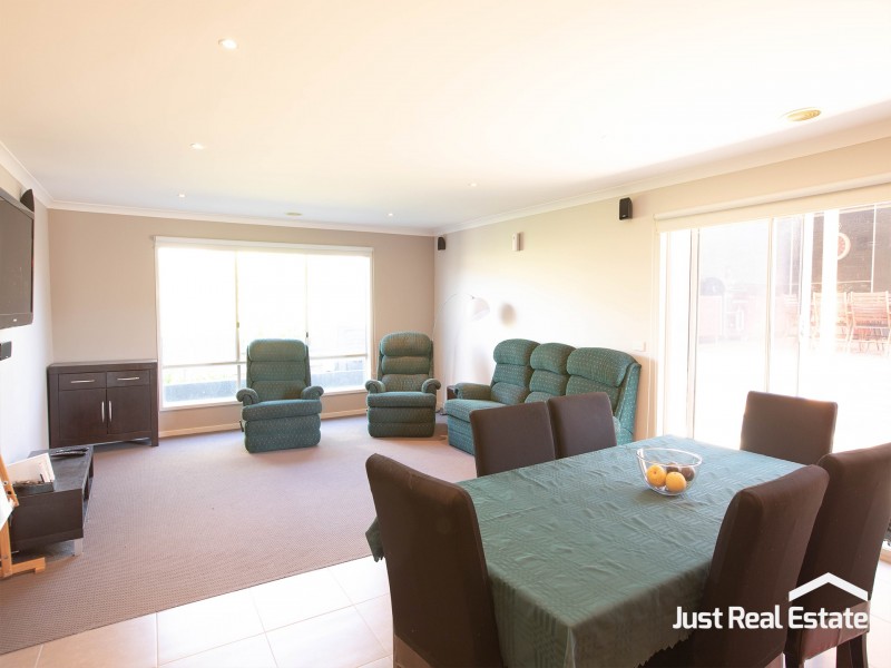 43 Ebony Street, Cranbourne VIC 3977