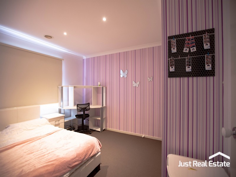 43 Ebony Street, Cranbourne VIC 3977