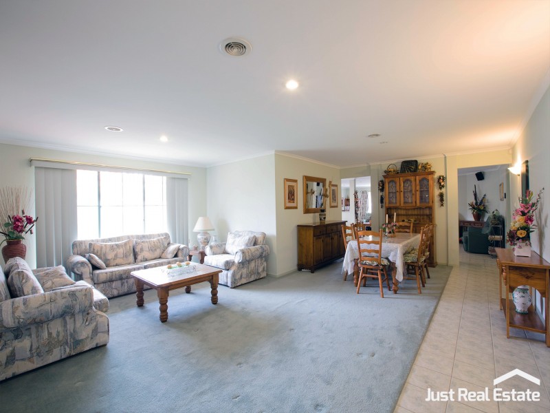 118 Bemersyde Drive, Berwick VIC 3806