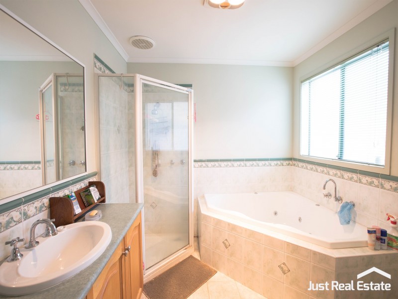 118 Bemersyde Drive, Berwick VIC 3806