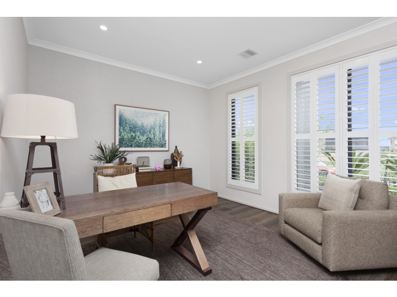 8 Lucinda Lane, Cranbourne North VIC 3977