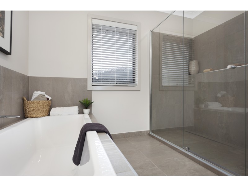 8 Lucinda Lane, Cranbourne North VIC 3977