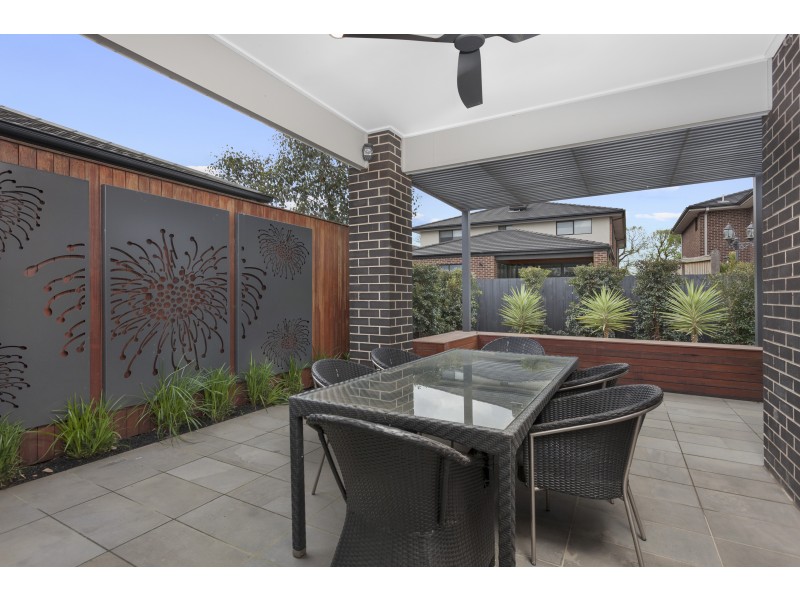 10 Lucinda Lane, Cranbourne North VIC 3977