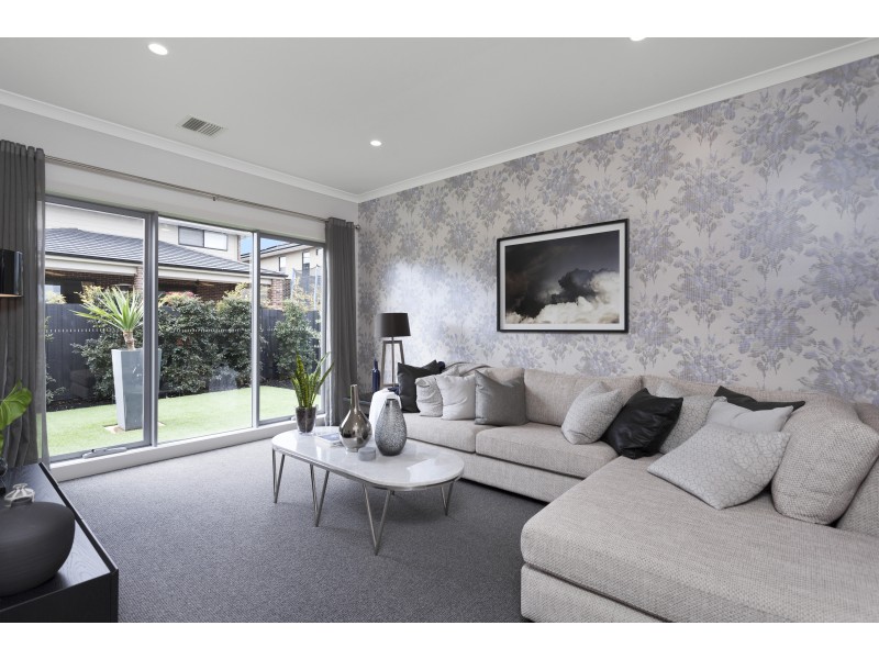 10 Lucinda Lane, Cranbourne North VIC 3977