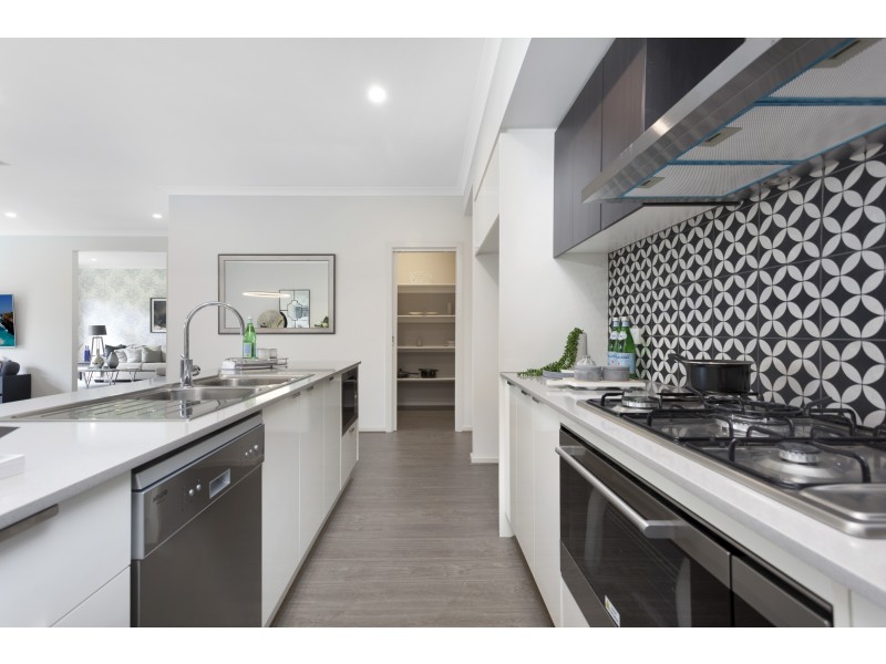 10 Lucinda Lane, Cranbourne North VIC 3977