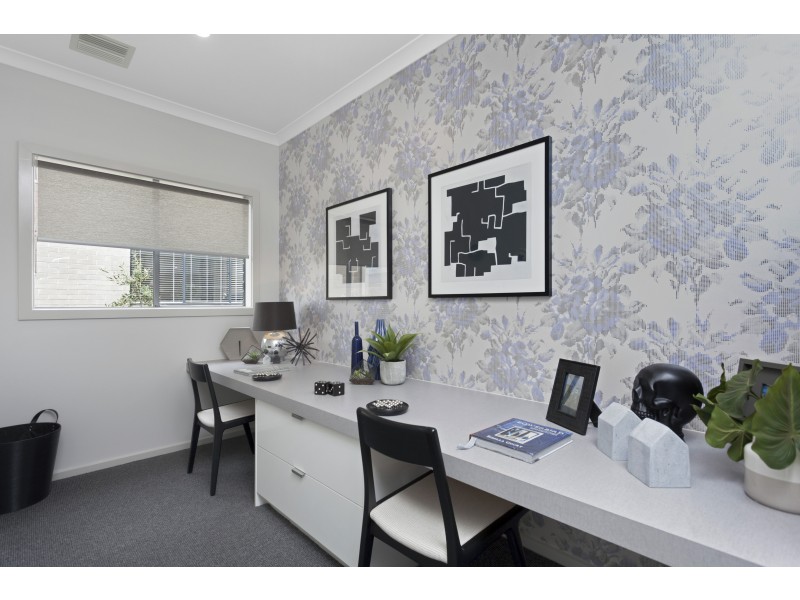 10 Lucinda Lane, Cranbourne North VIC 3977